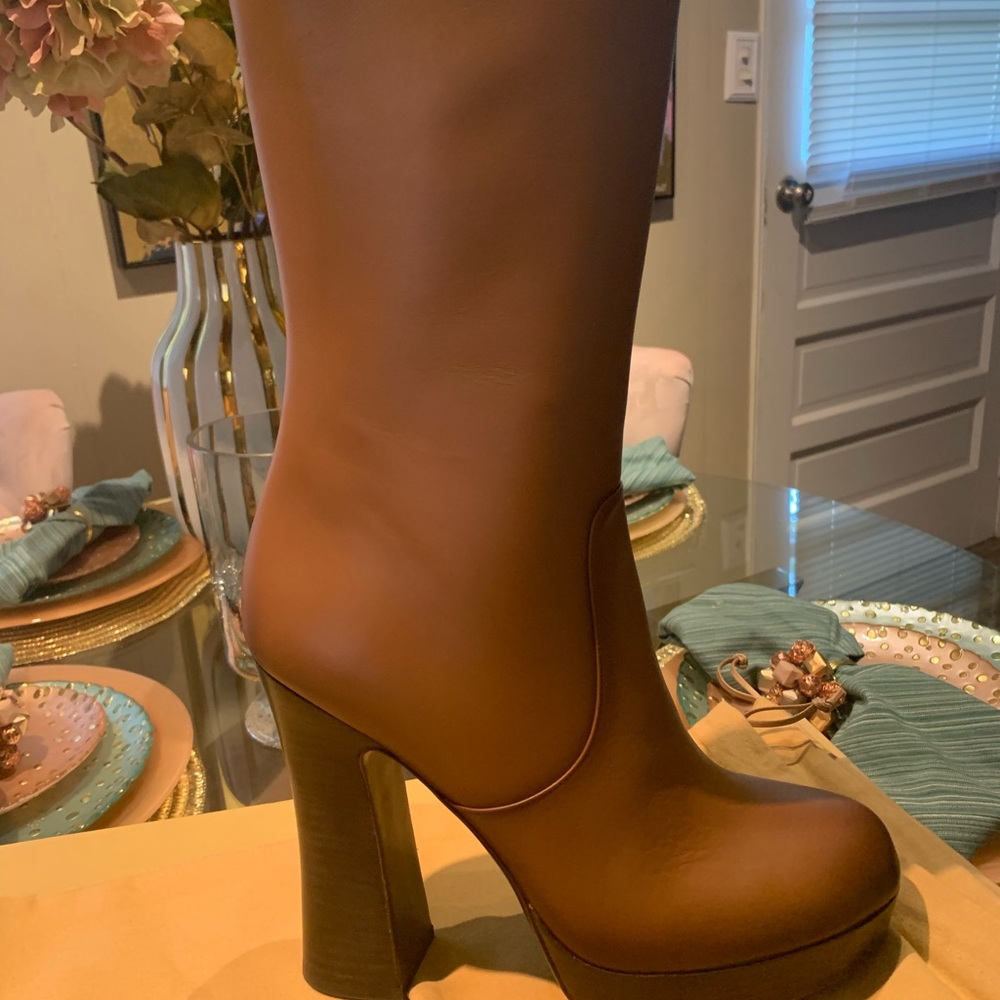 MK signature Collection Emmy Runway boots